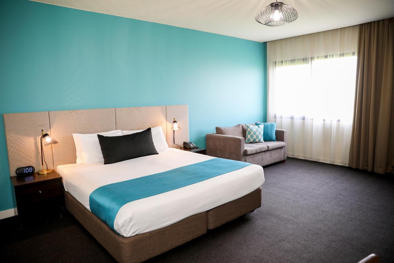 Mantra Melbourne Melton Hotel Bagian luar foto