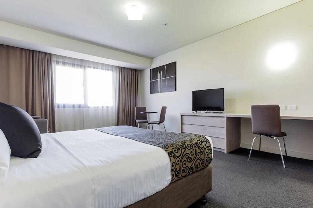 Mantra Melbourne Melton Hotel Bagian luar foto