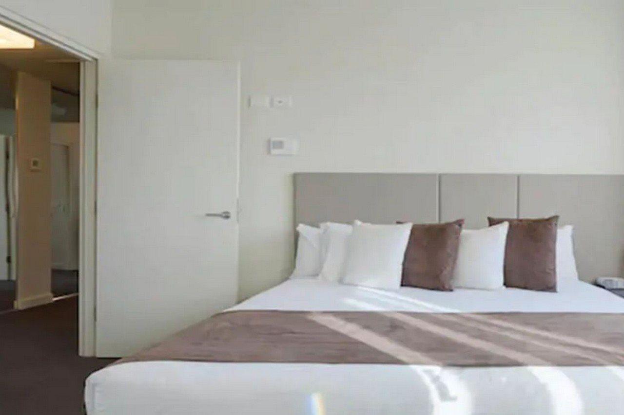 Mantra Melbourne Melton Hotel Bagian luar foto