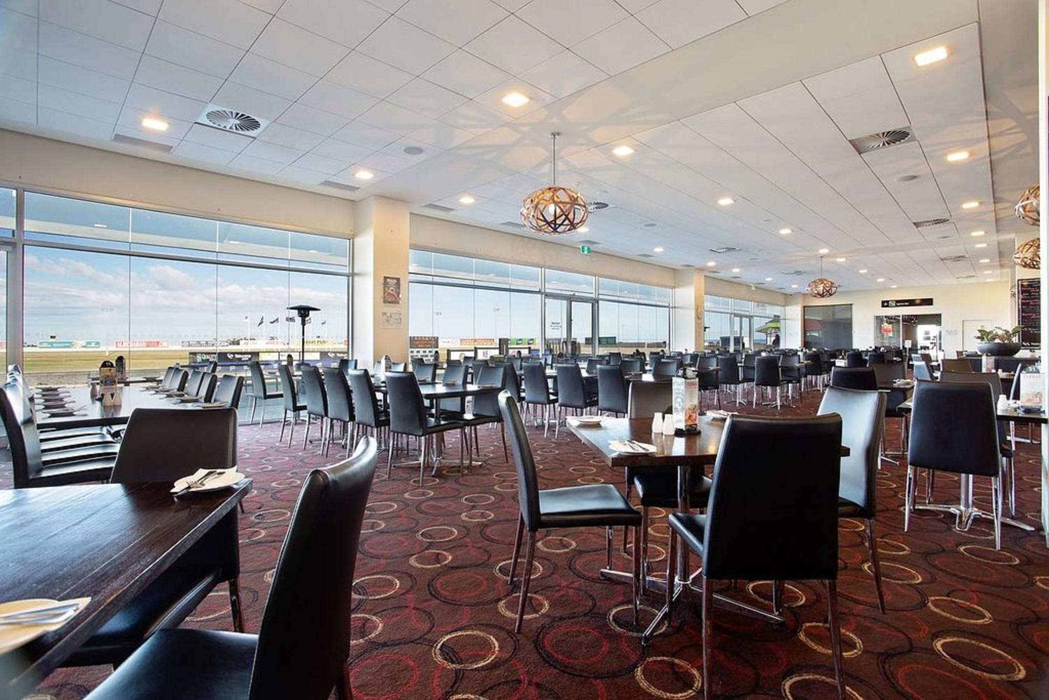 Mantra Melbourne Melton Hotel Bagian luar foto