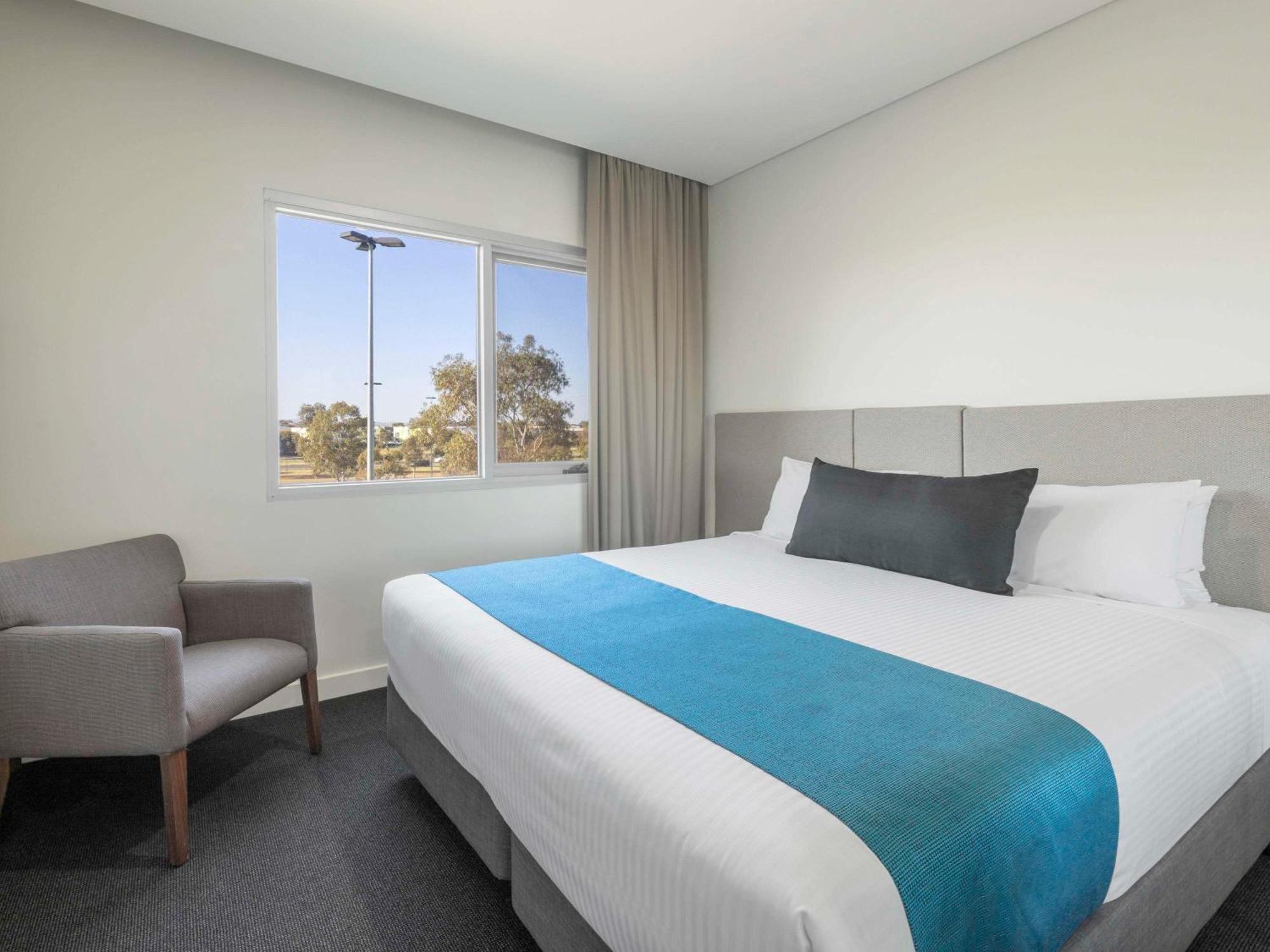Mantra Melbourne Melton Hotel Bagian luar foto