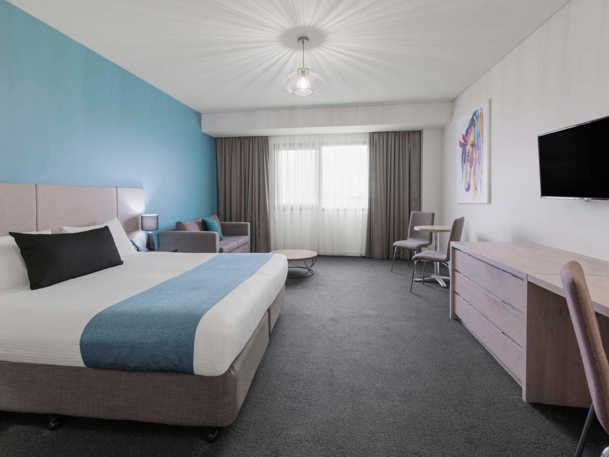 Mantra Melbourne Melton Hotel Bagian luar foto