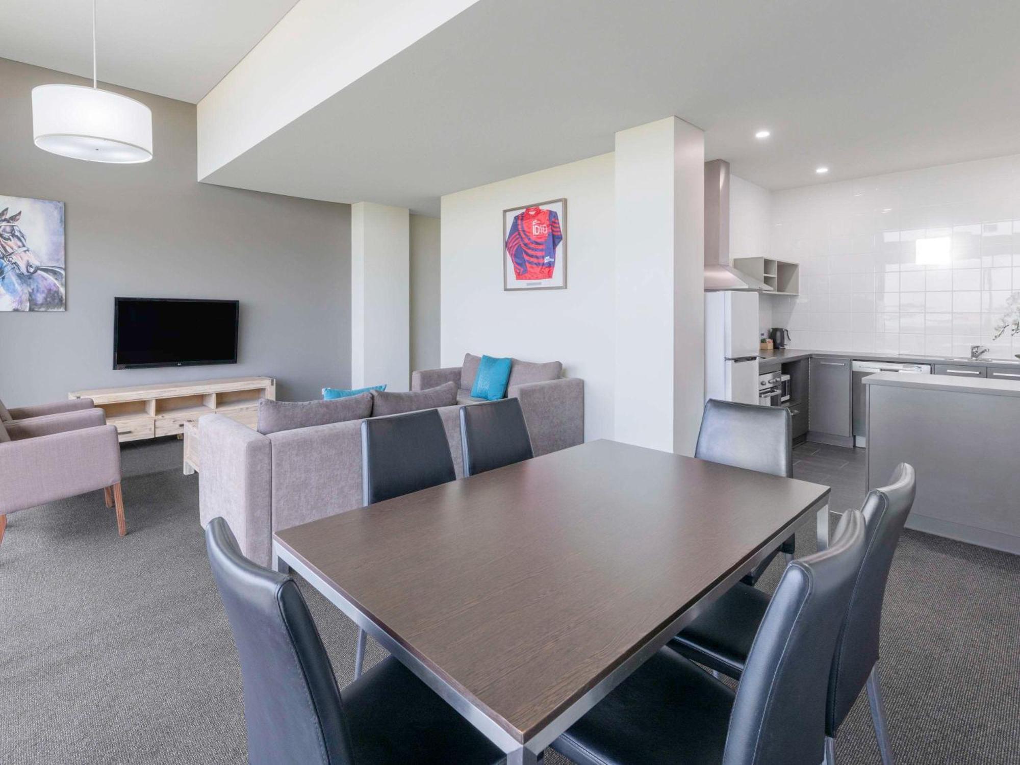 Mantra Melbourne Melton Hotel Bagian luar foto