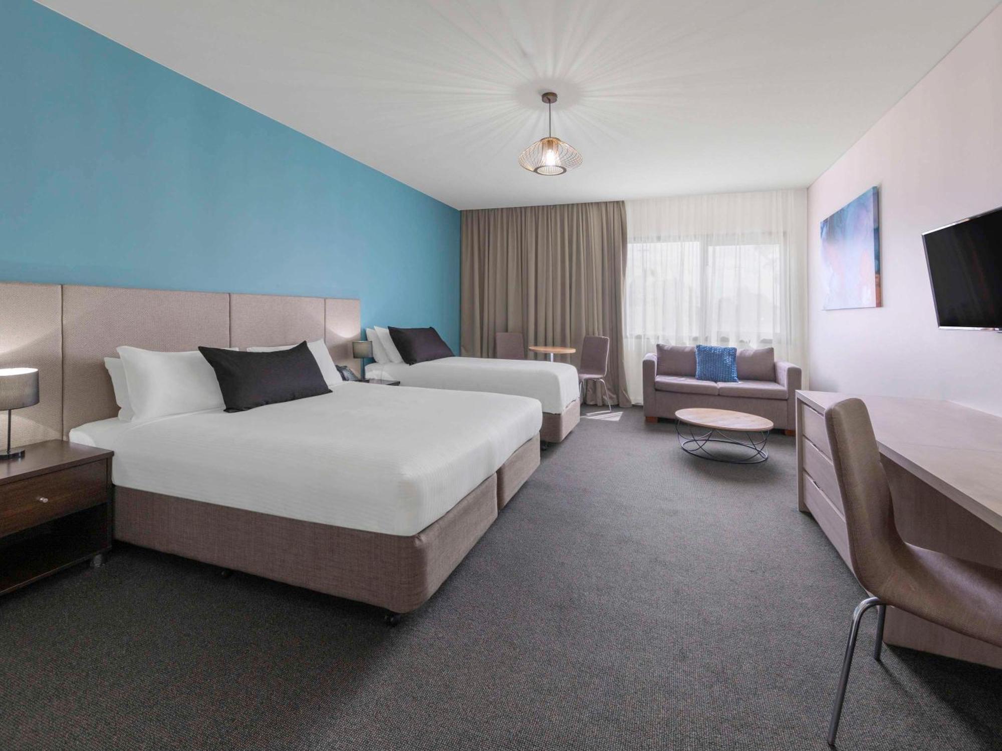 Mantra Melbourne Melton Hotel Bagian luar foto