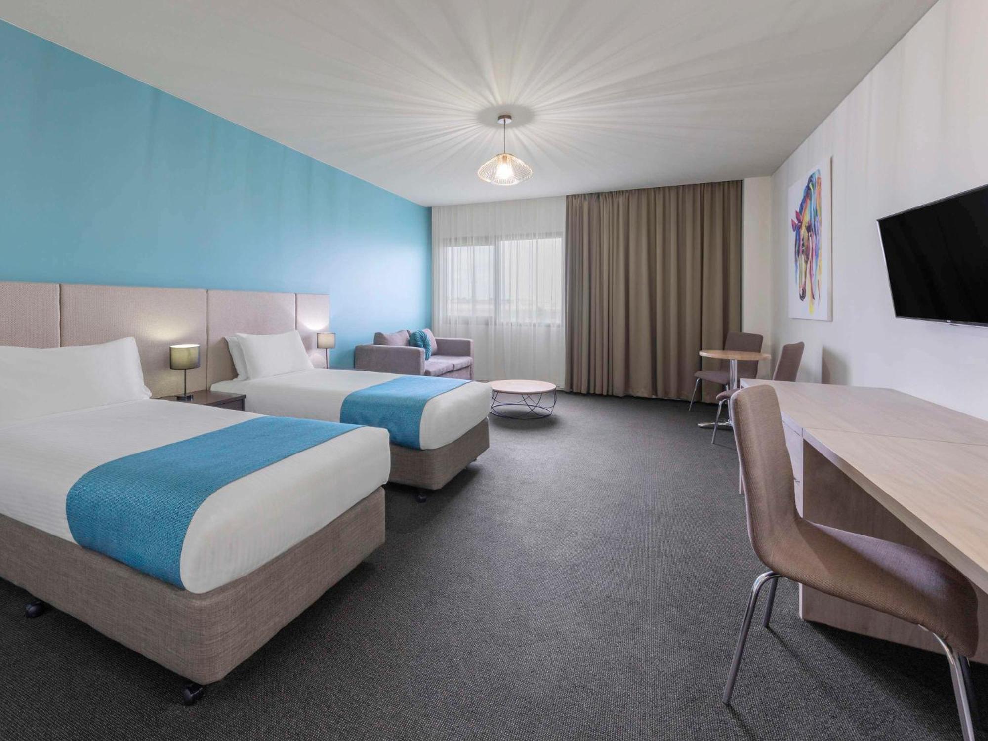 Mantra Melbourne Melton Hotel Bagian luar foto