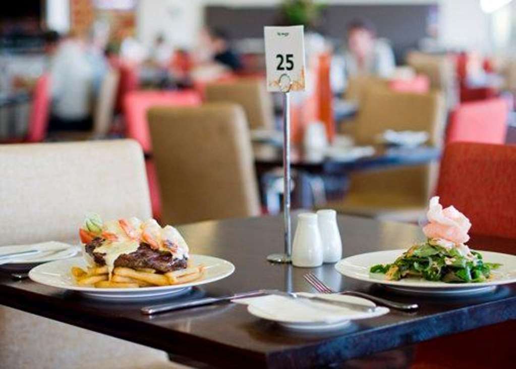 Mantra Melbourne Melton Hotel Restoran foto