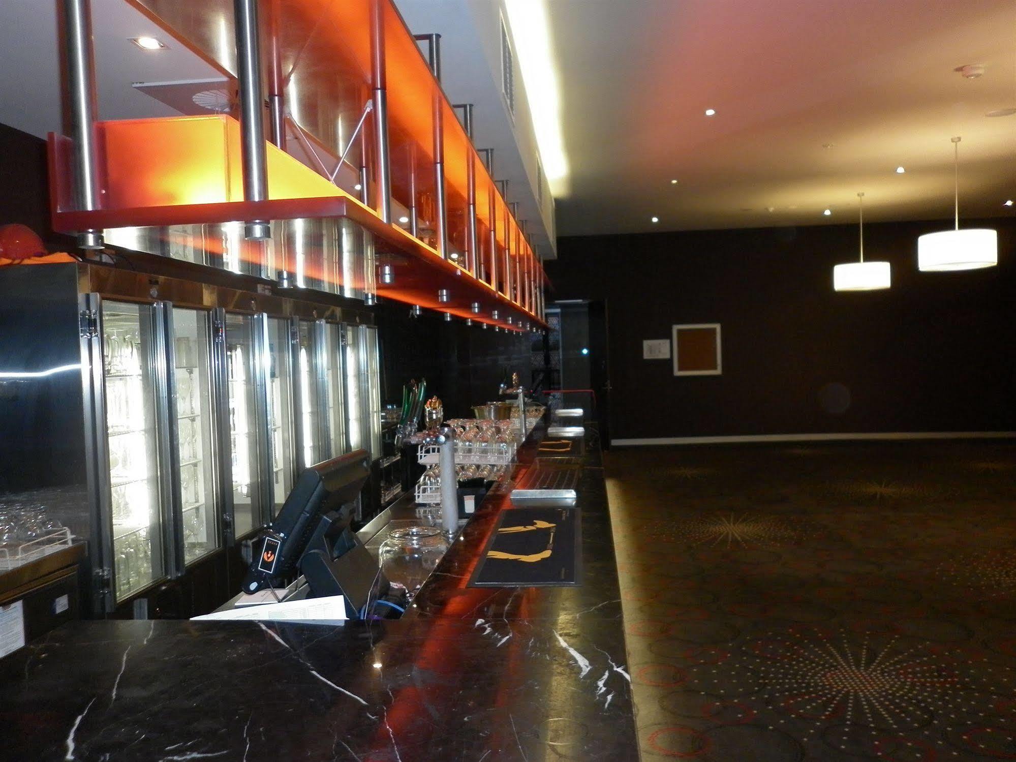 Mantra Melbourne Melton Hotel Bagian luar foto