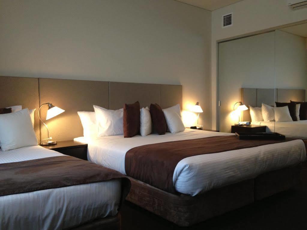 Mantra Melbourne Melton Hotel Bagian luar foto