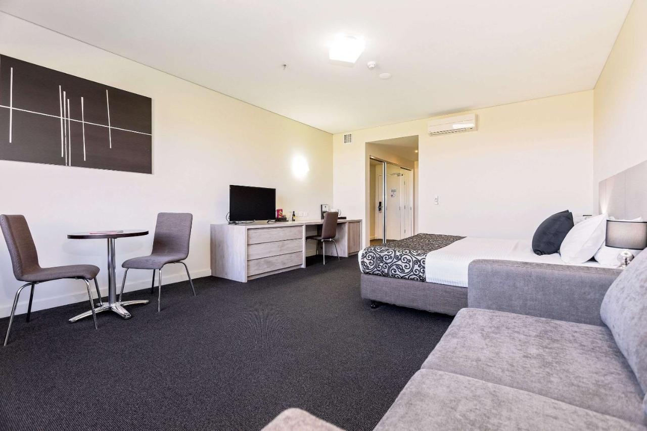 Mantra Melbourne Melton Hotel Bagian luar foto