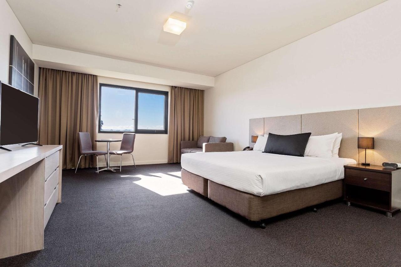 Mantra Melbourne Melton Hotel Bagian luar foto