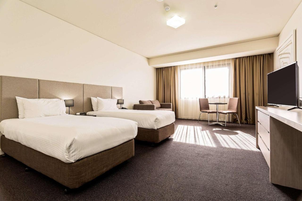 Mantra Melbourne Melton Hotel Bagian luar foto
